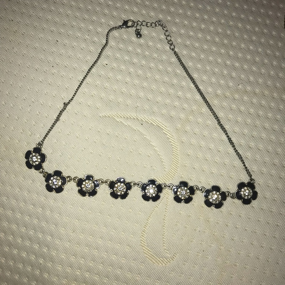 Forever 21 flower choker/short necklace